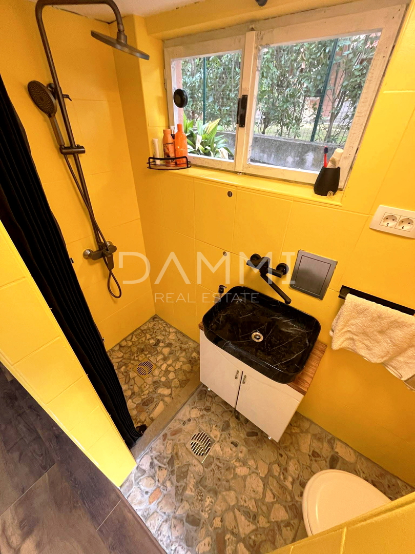 Istra, Umag - casa indipendente con appartamenti, a 100 m dalla spiaggia, vista mare