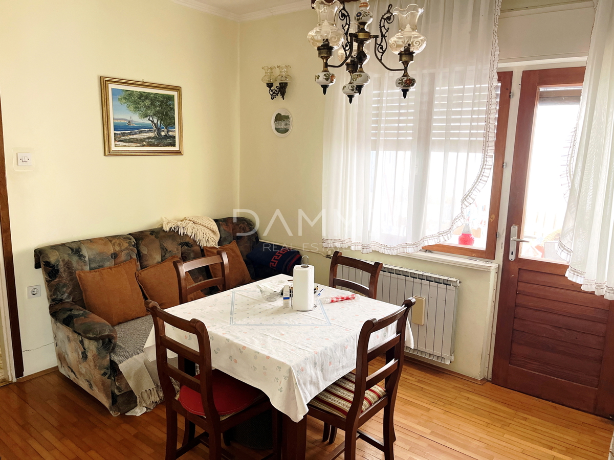 Istra, Umag - casa indipendente con appartamenti, a 100 m dalla spiaggia, vista mare