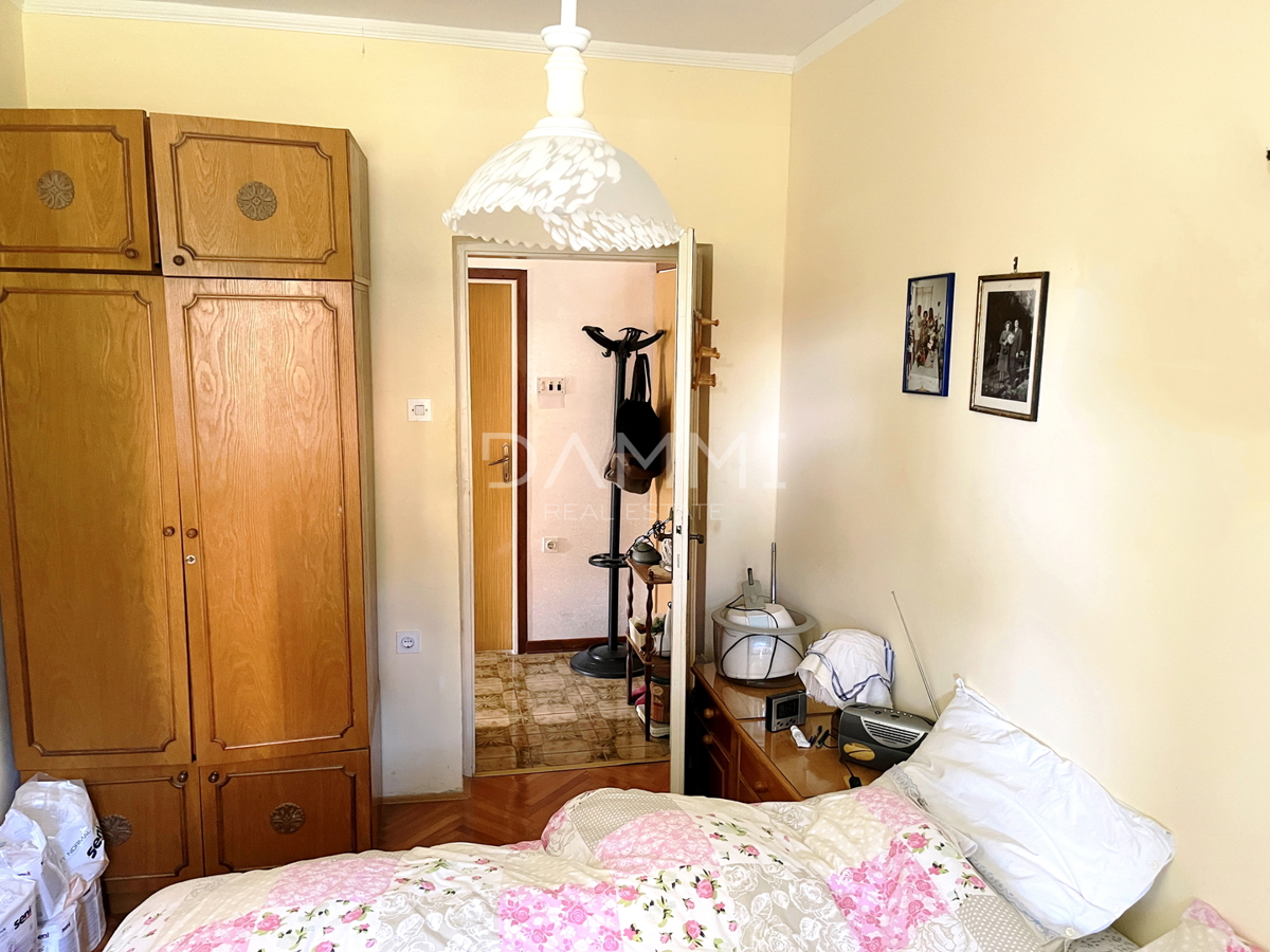 Istra, Umag - casa indipendente con appartamenti, a 100 m dalla spiaggia, vista mare