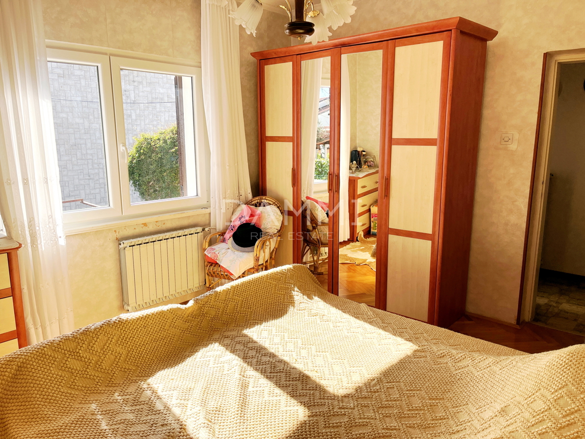 Istra, Umag - casa indipendente con appartamenti, a 100 m dalla spiaggia, vista mare