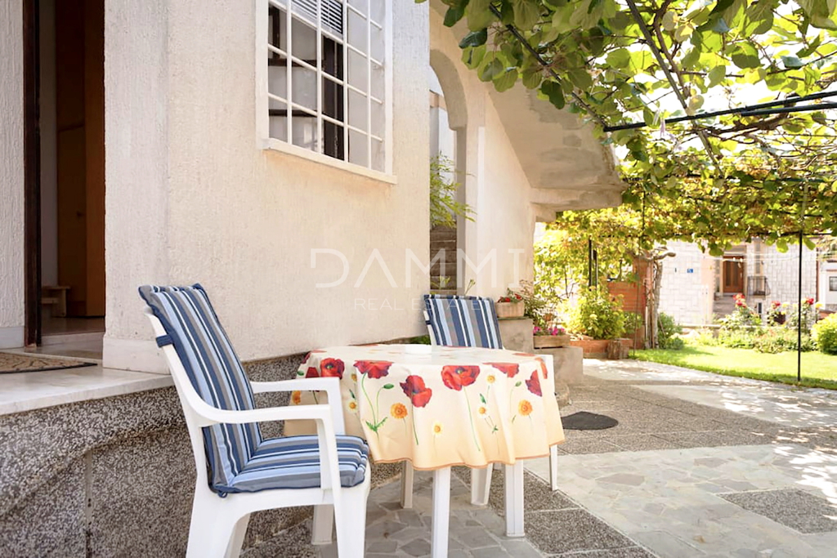 Istra, Umag - casa indipendente con appartamenti, a 100 m dalla spiaggia, vista mare