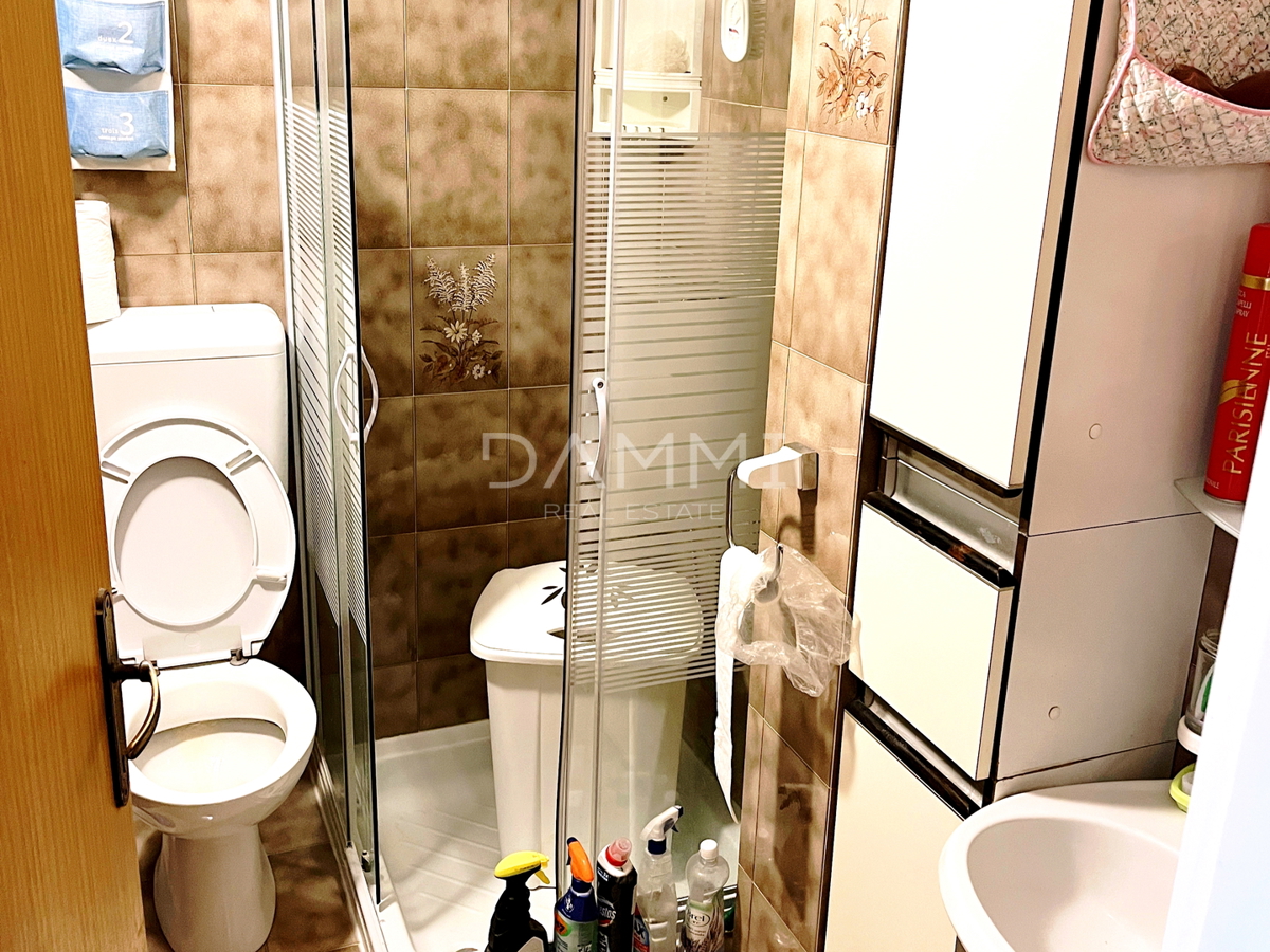 Istra, Umag - casa indipendente con appartamenti, a 100 m dalla spiaggia, vista mare