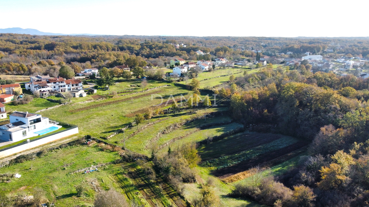 ISTRIA CENTRALE - Complesso di terreni edificabili e agricoli