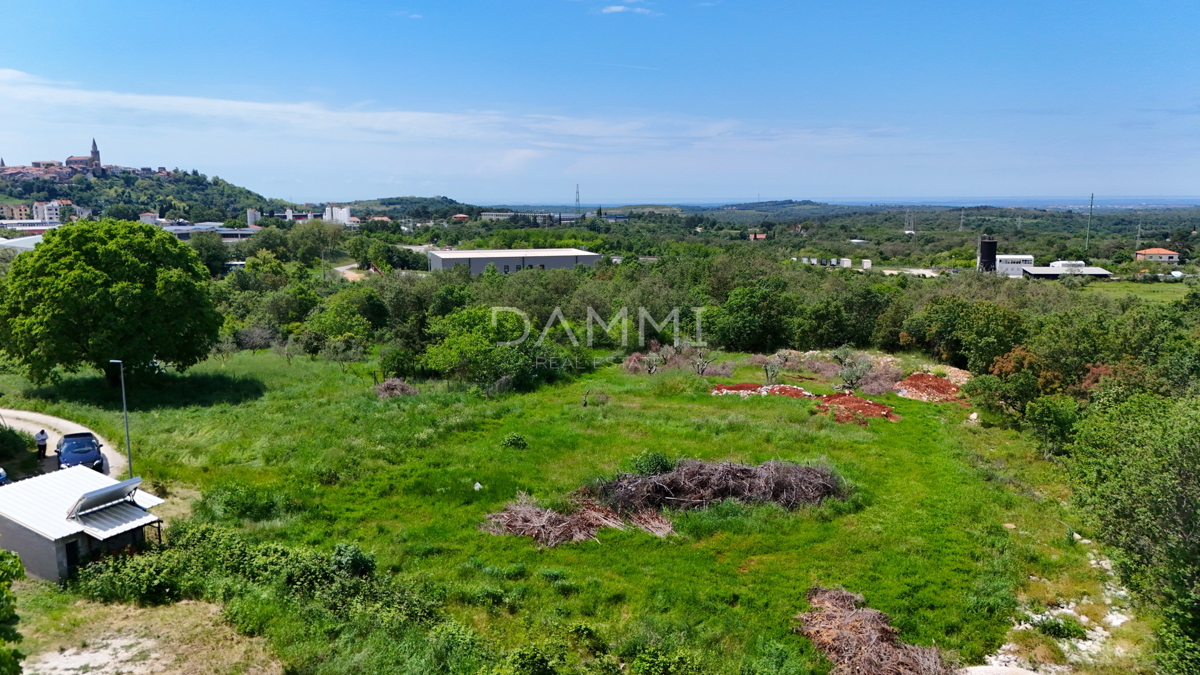 ISTRA, BUJE - Terreno edificabile di 560 m2 non lontano dal centro