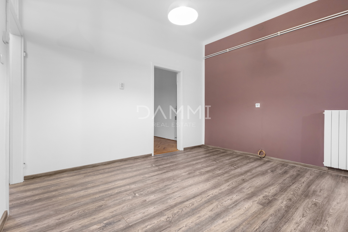 Istria, Pola, appartamento in centro, 2 camere da letto, documentazione adeguata