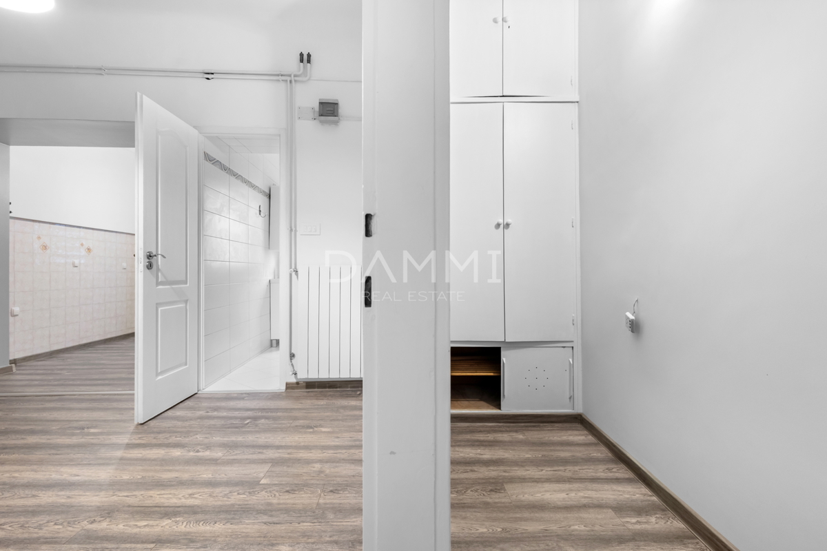 Istria, Pola, appartamento in centro, 2 camere da letto, documentazione adeguata