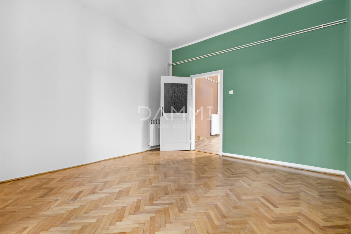 Istria, Pola, appartamento in centro, 2 camere da letto, documentazione adeguata