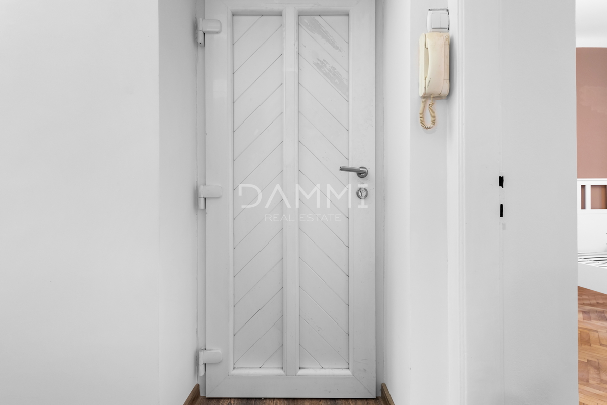 Istria, Pola, appartamento in centro, 2 camere da letto, documentazione adeguata