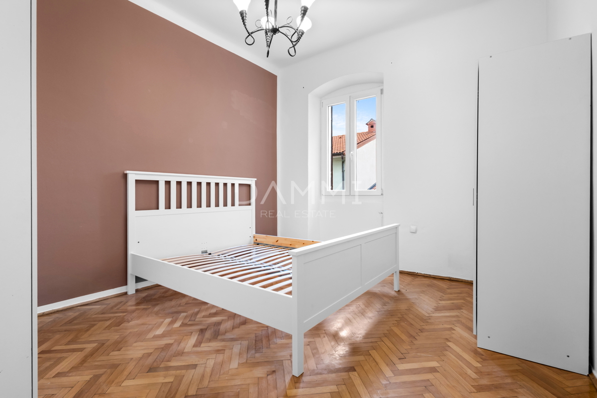 Istria, Pola, appartamento in centro, 2 camere da letto, documentazione adeguata