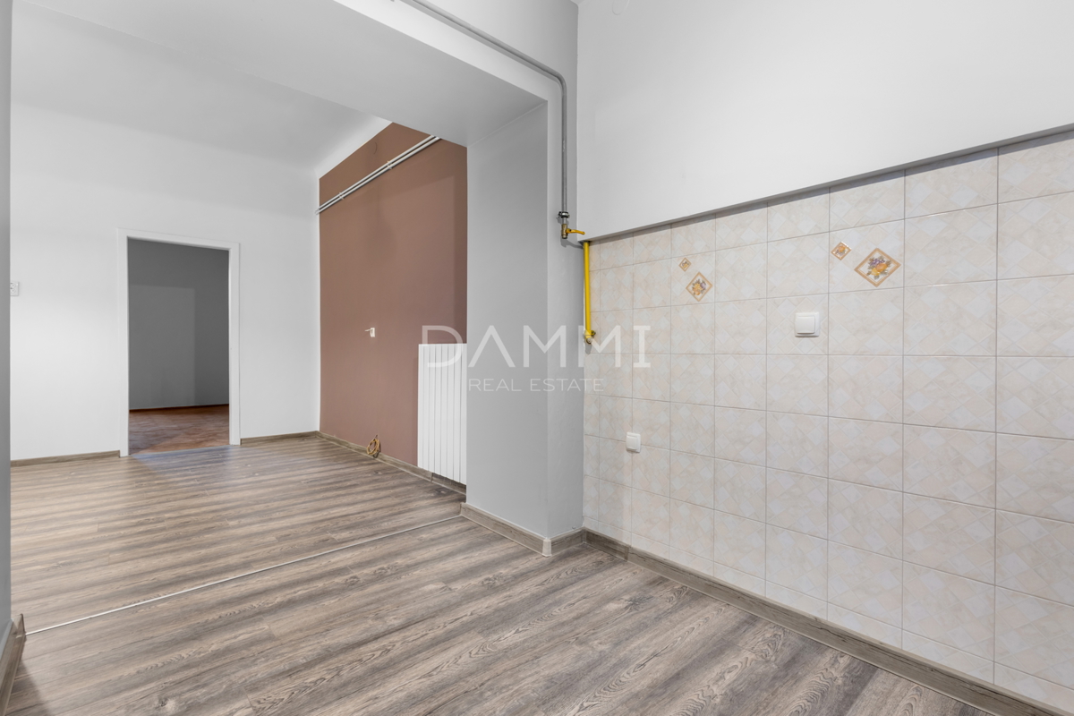 Istria, Pola, appartamento in centro, 2 camere da letto, documentazione adeguata