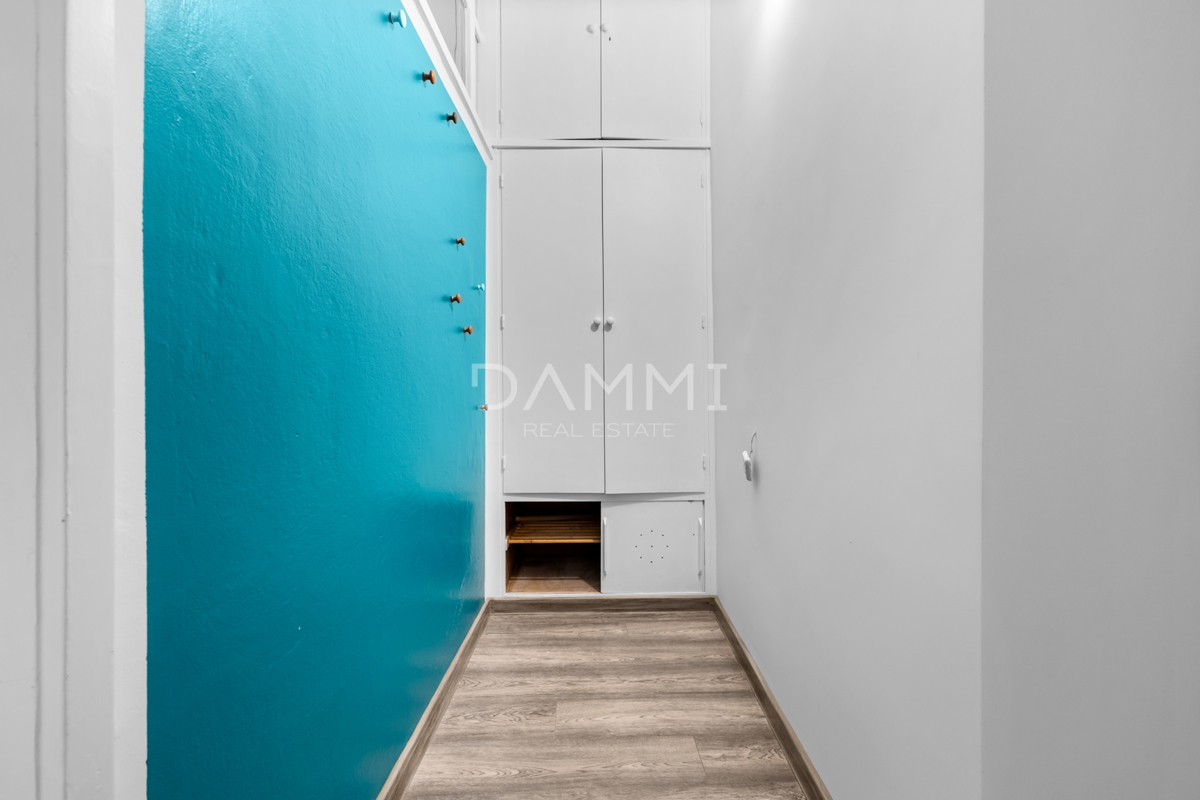 Istria, Pola, appartamento in centro, 2 camere da letto, documentazione adeguata