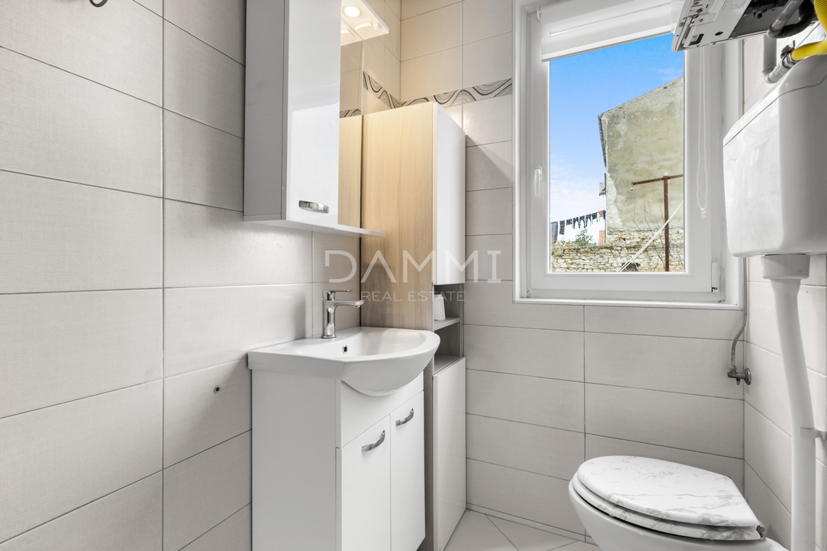 Istria, Pola, appartamento in centro, 2 camere da letto, documentazione adeguata