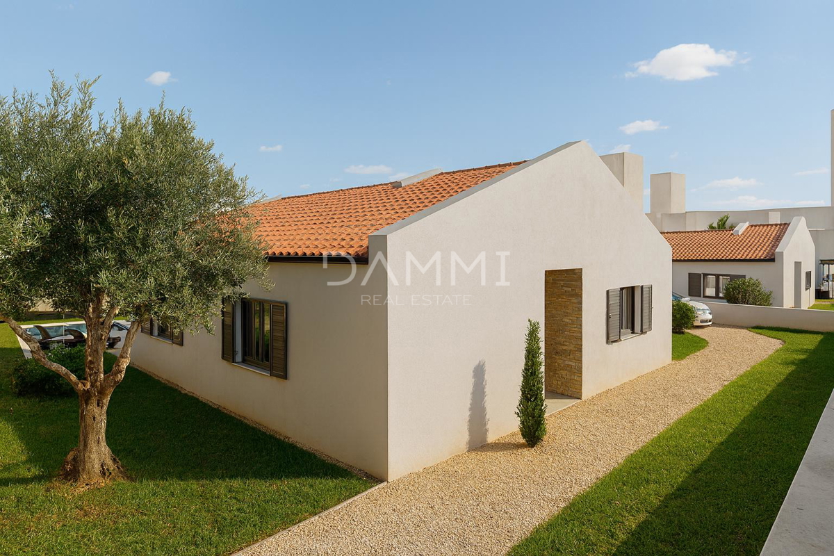 ISTRA, SVETI LOVREČ - VILLA AL PIANO TERRA CON PISCINA IN AMBIENTE TRANQUILLO