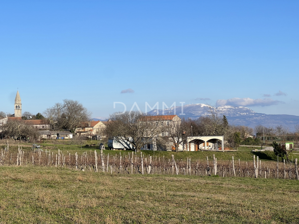 ISTRIA CENTRALE, PAZIN - Terreno edificabile 1750m2