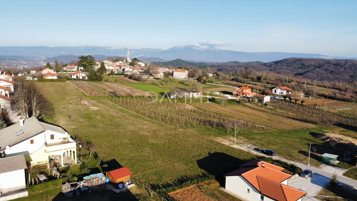 ISTRIA CENTRALE, PAZIN - Terreno edificabile 1750m2