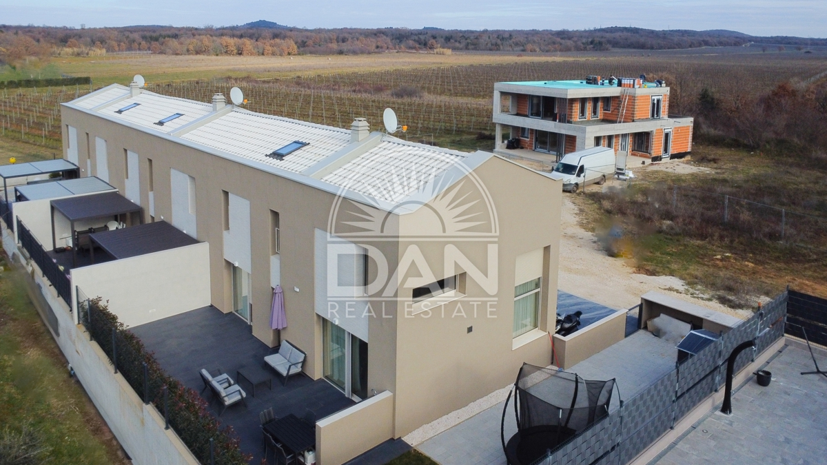 Funtana – Esclusiva! Casa moderna vicino al mare, immersa nella natura