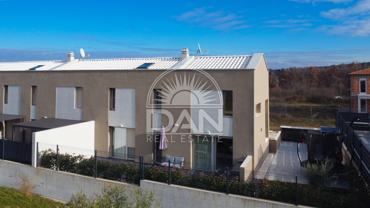 Funtana – Esclusiva! Casa moderna vicino al mare, immersa nella natura