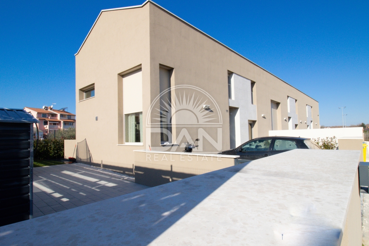 Funtana – Esclusiva! Casa moderna vicino al mare, immersa nella natura