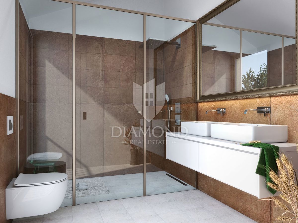 Parenzo, dintorni, terreno con progetto a 100 m dal mare!