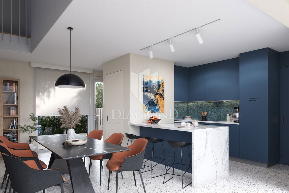 Parenzo, dintorni, terreno con progetto a 100 m dal mare!