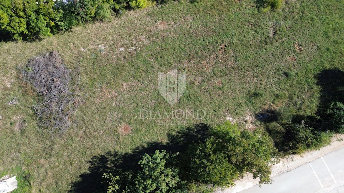 Albona, dintorni, terreno edificabile con vista mare