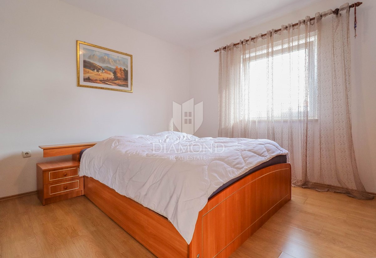 Cittanova, dintorni! Bellissimo appartamento con 3 camere da letto!