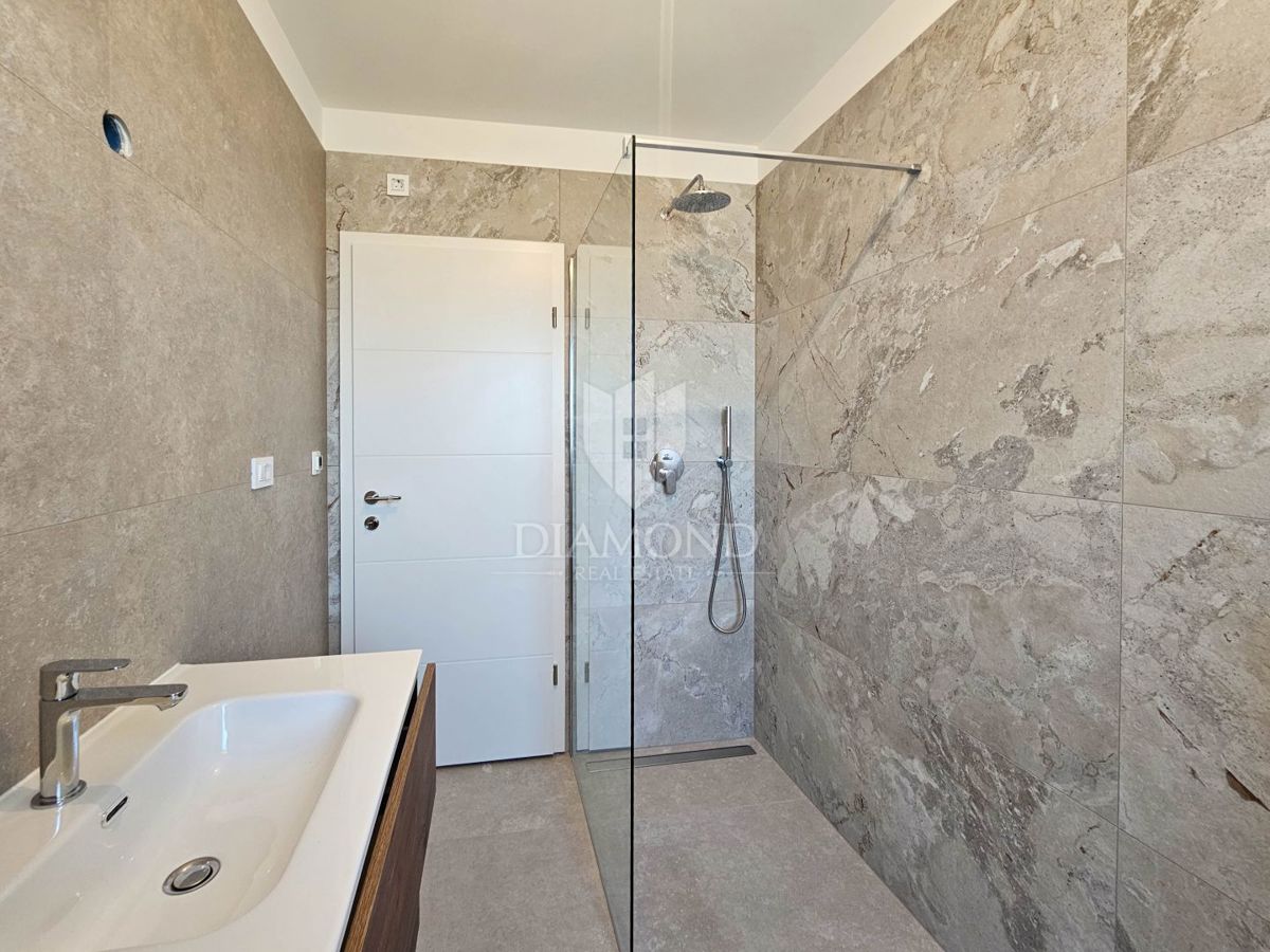 Umago, dintorni, nuova costruzione! Bellissimo appartamento con vista sul mare!