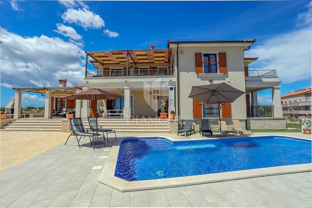 Villa fantastica e vista sul mare unica, Medolino!