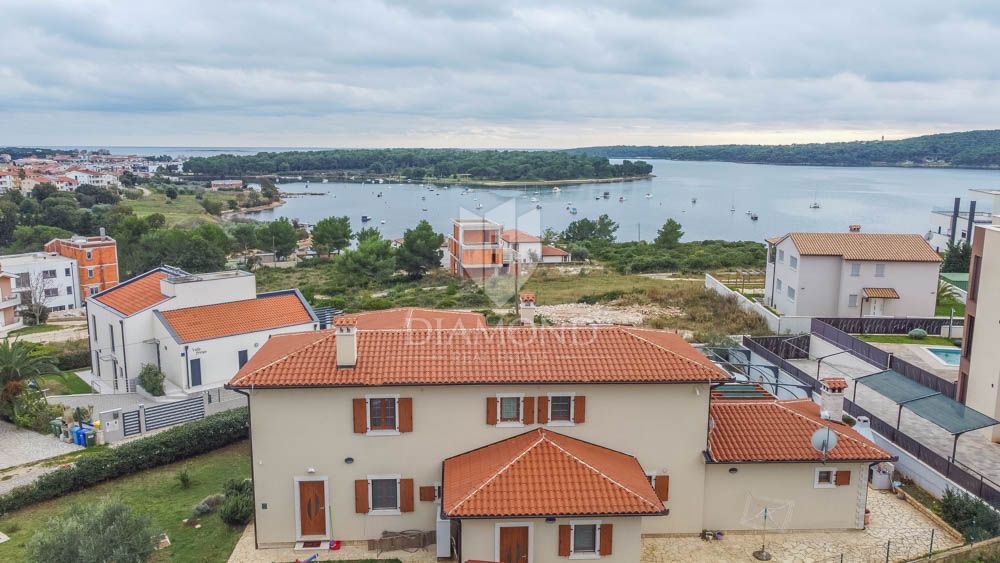 Villa fantastica e vista sul mare unica, Medolino!