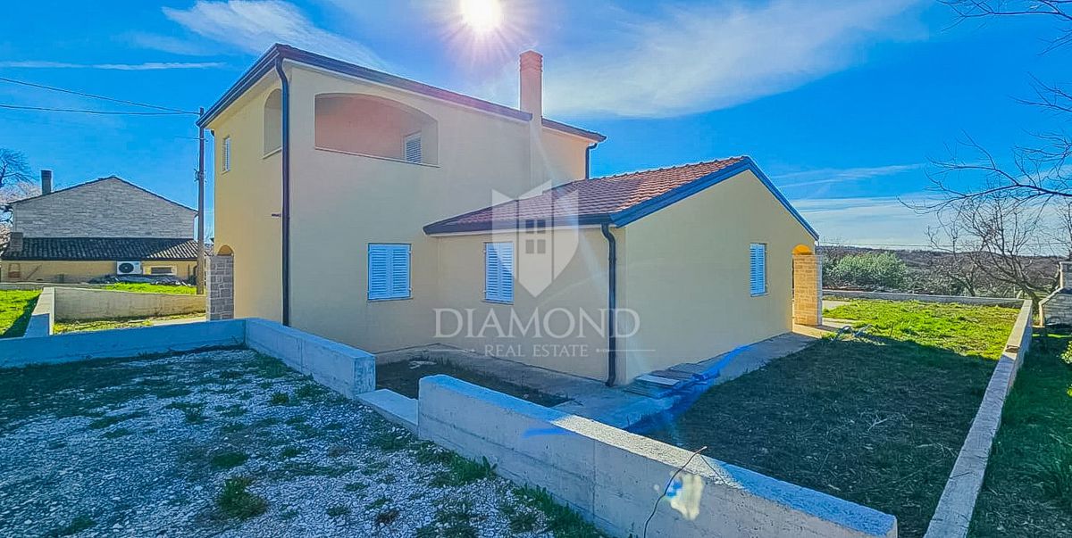 Castel! Casa indipendente con piscina e ampio giardino in costruzione!