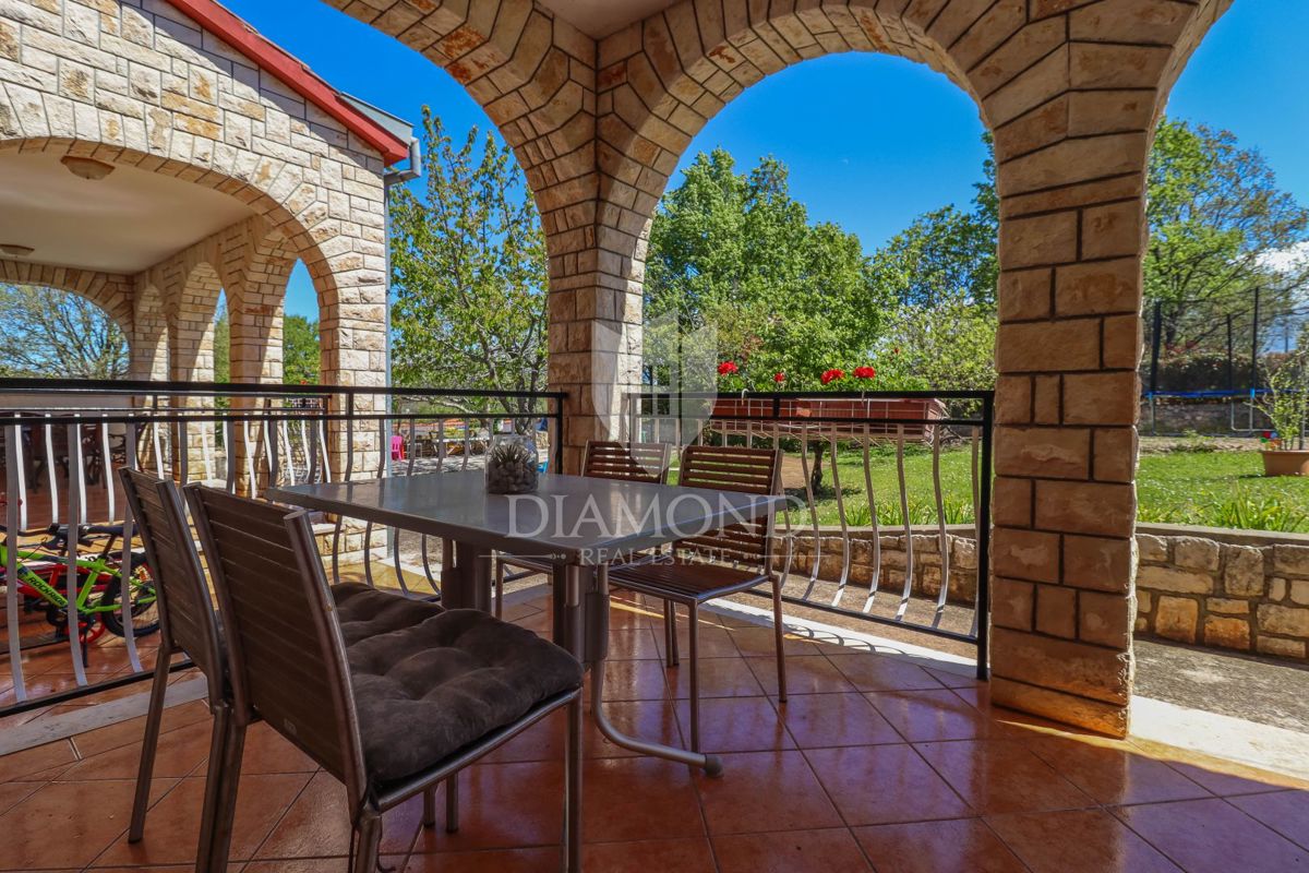 Rovigno, dintorni, bella casa con giardino vicino al mare