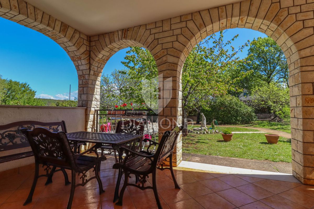 Rovigno, dintorni, bella casa con giardino vicino al mare