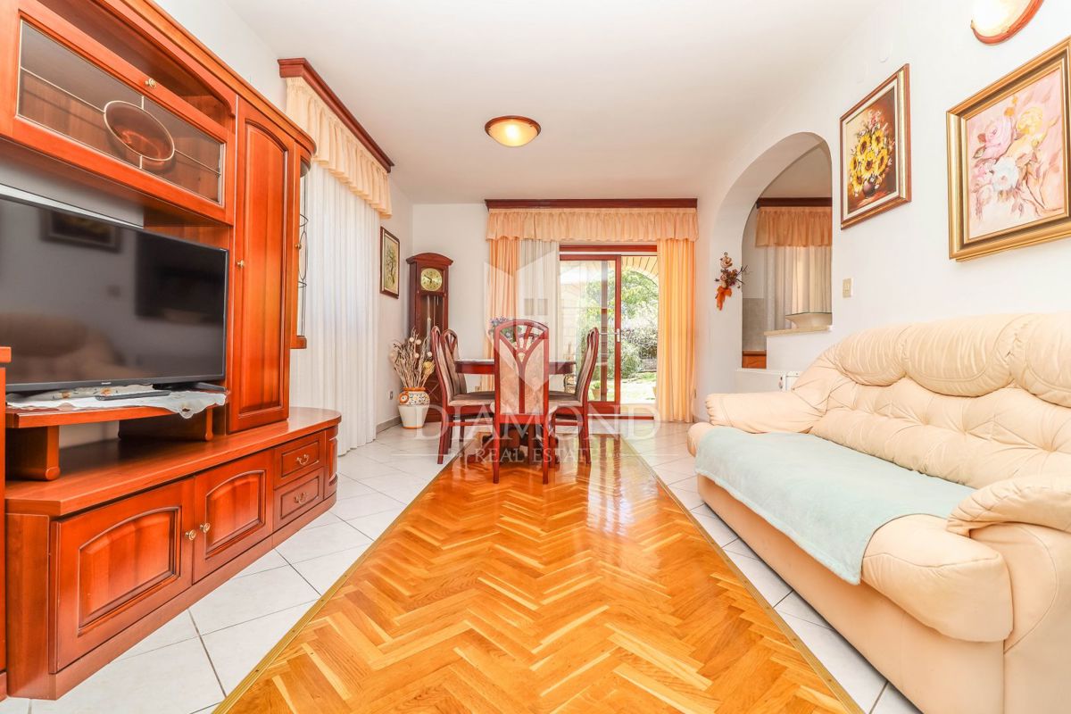 Rovigno, dintorni, bella casa con giardino vicino al mare