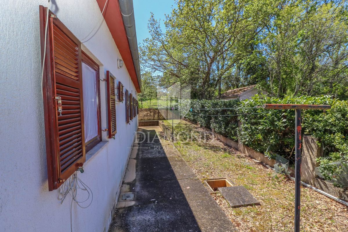 Rovigno, dintorni, bella casa con giardino vicino al mare