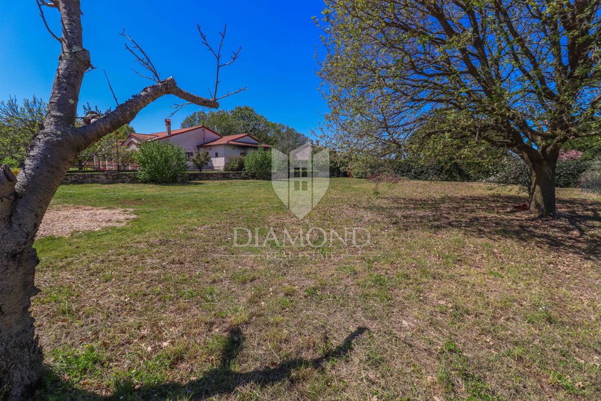 Rovigno, dintorni, bella casa con giardino vicino al mare