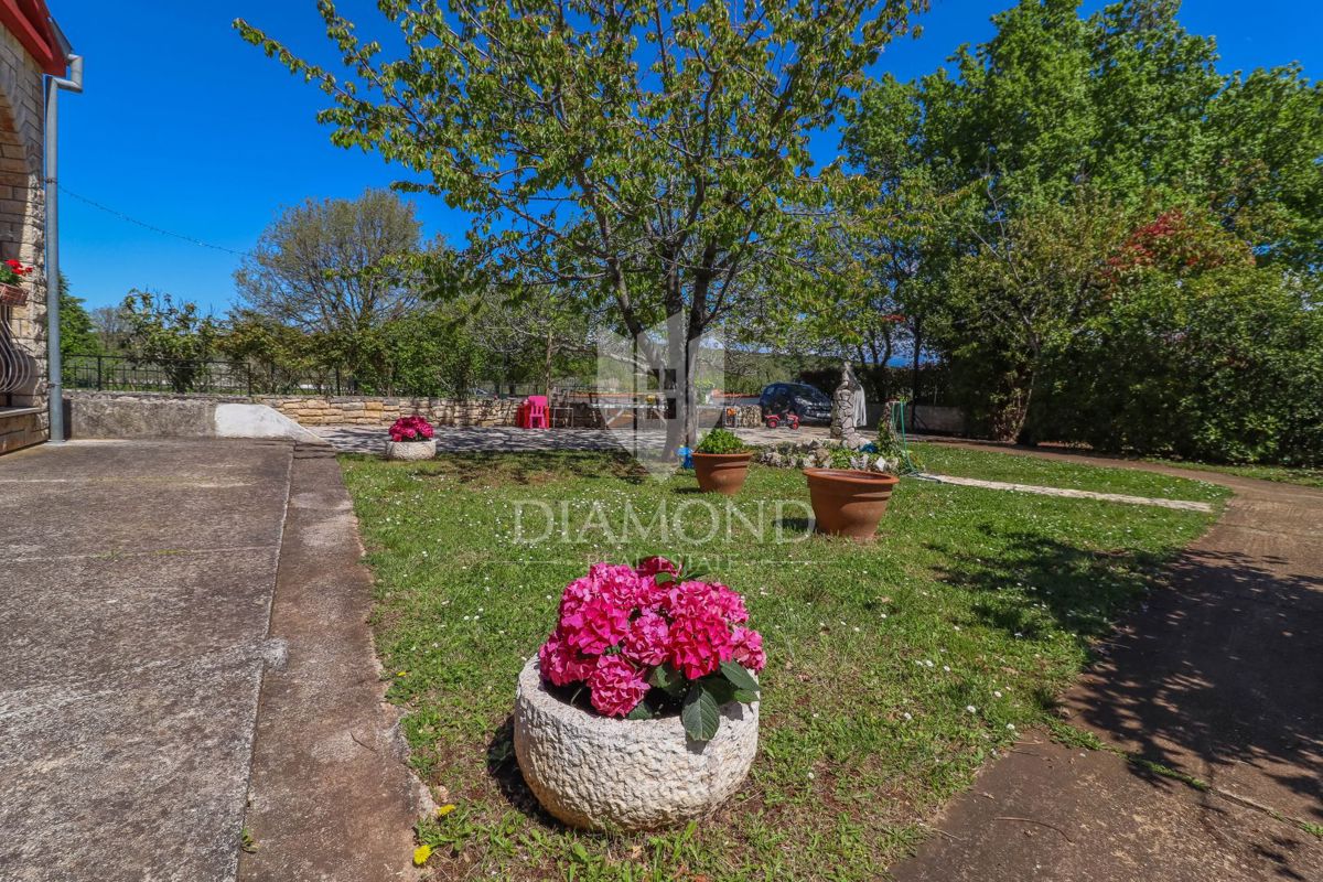 Rovigno, dintorni, bella casa con giardino vicino al mare
