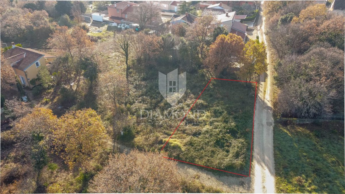 Terreno con permesso di costruzione e progetto nelle vicinanze di Pola!