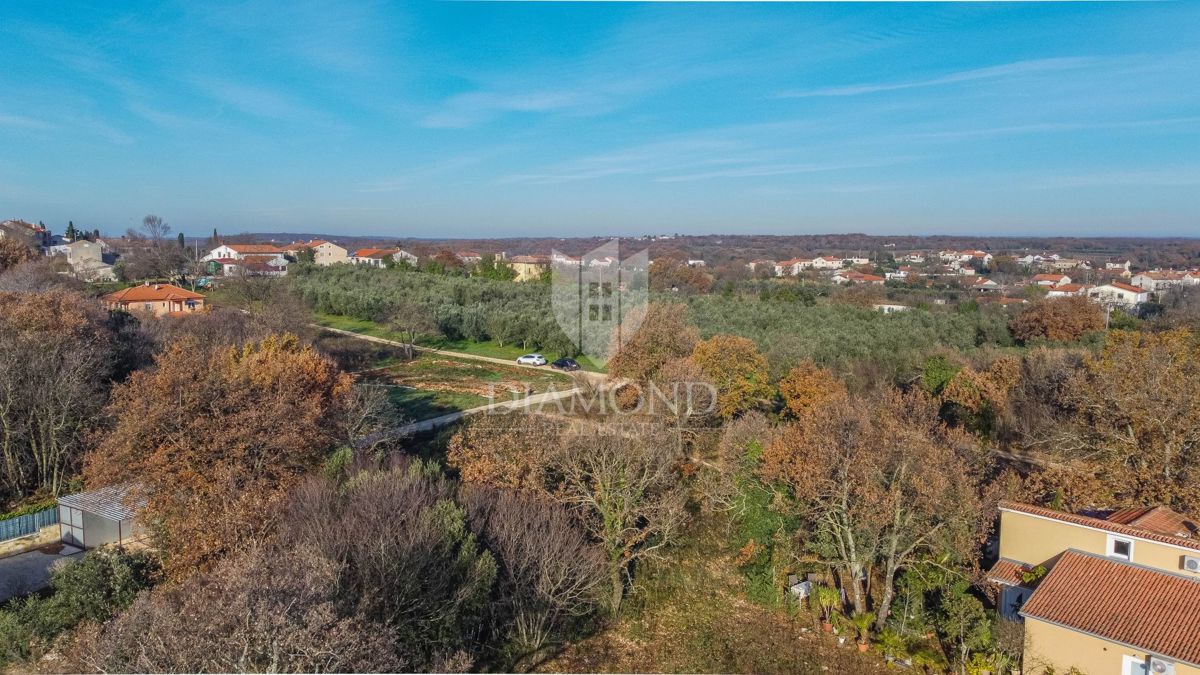 Terreno con permesso di costruzione e progetto nelle vicinanze di Pola!