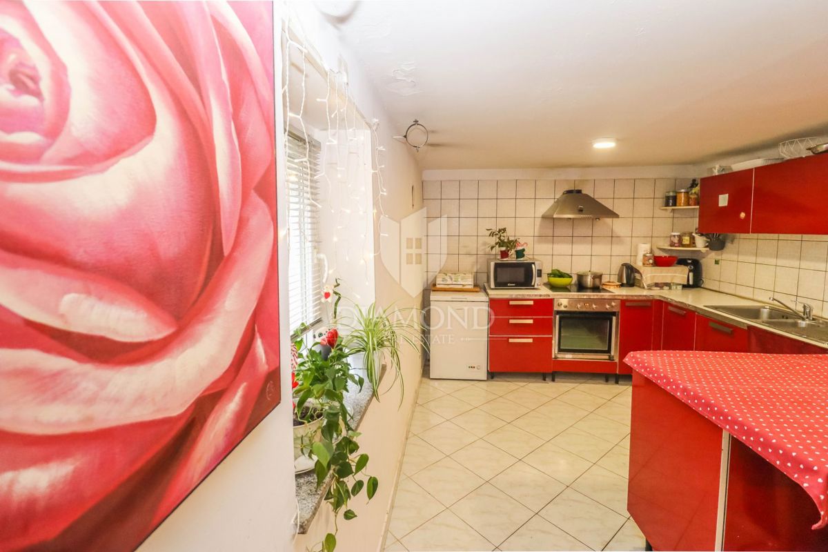 Opportunità! Due case unifamiliari nelle vicinanze di Pola!