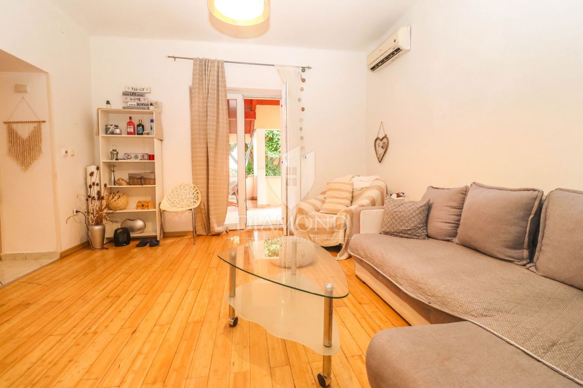 Opportunità! Due case unifamiliari nelle vicinanze di Pola!