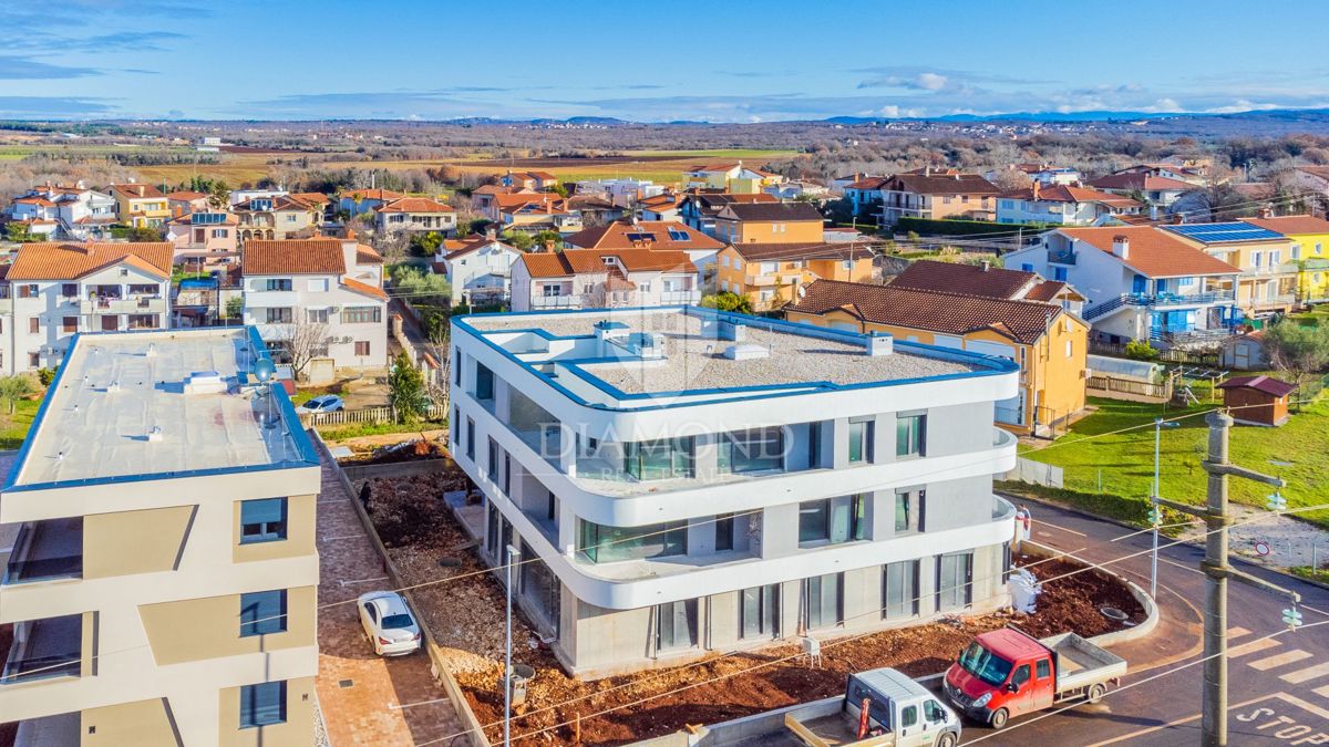 Umago, dintorni! Moderno appartamento con vista mare in costruzione!