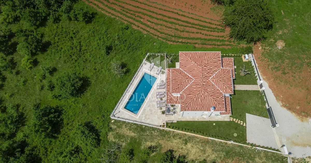 Parenzo, Visignano, dintorni! Bellissima villa con vista sulla natura!