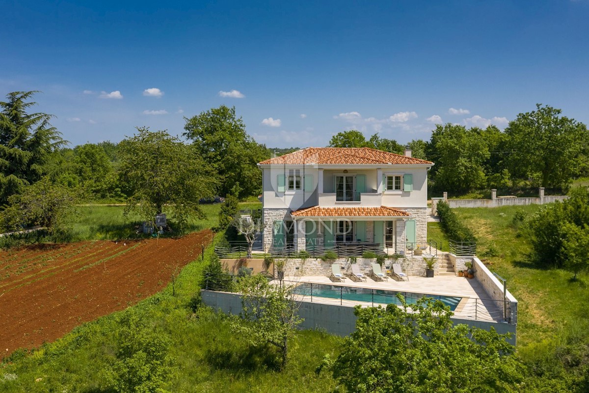 Parenzo, Visignano, dintorni! Bellissima villa con vista sulla natura!