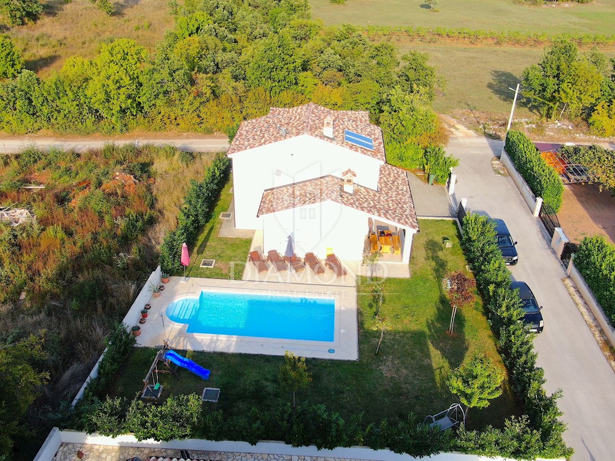 Barban, dintorni, bella casa con piscina