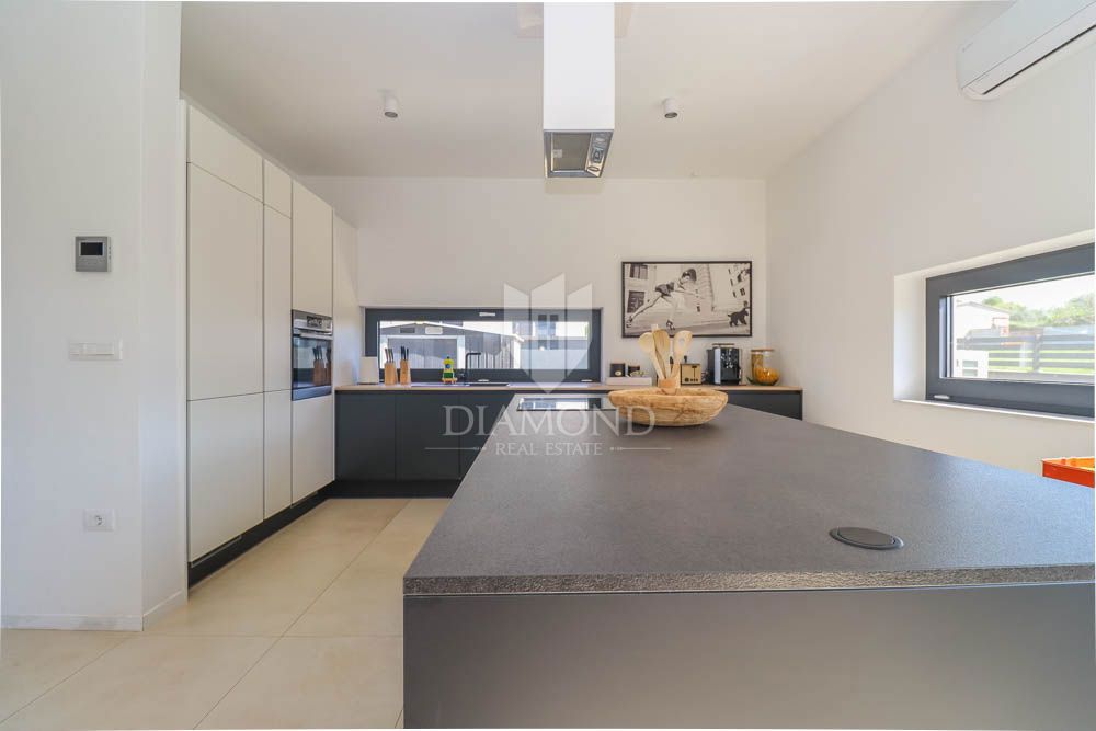 Villa moderna con vista mare, dintorni di Fasana