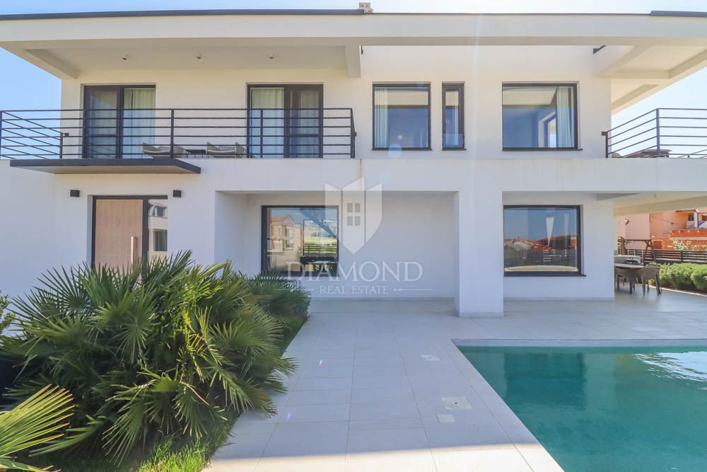 Villa moderna con vista mare, dintorni di Fasana