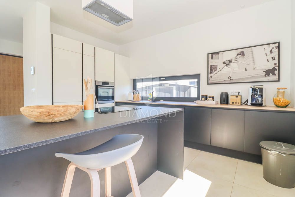 Villa moderna con vista mare, dintorni di Fasana