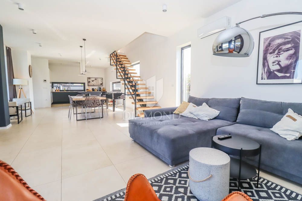 Villa moderna con vista mare, dintorni di Fasana