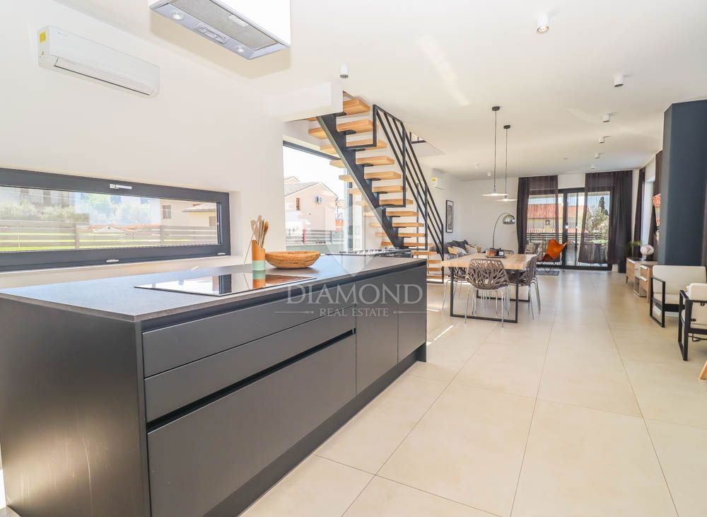 Villa moderna con vista mare, dintorni di Fasana