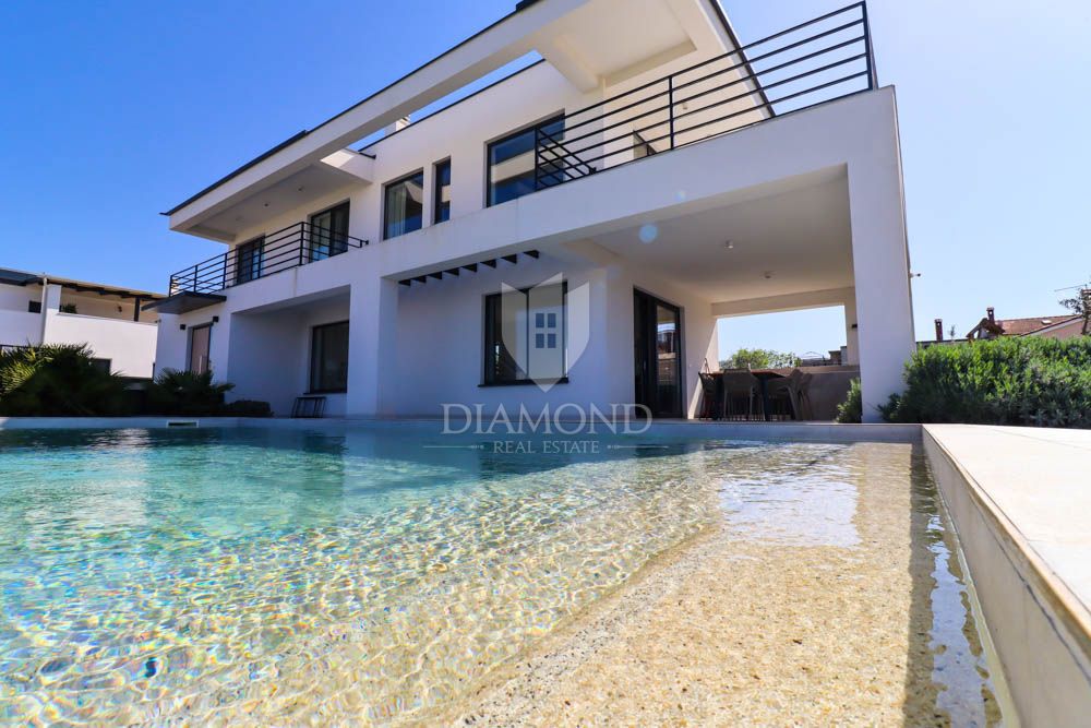 Villa moderna con vista mare, dintorni di Fasana